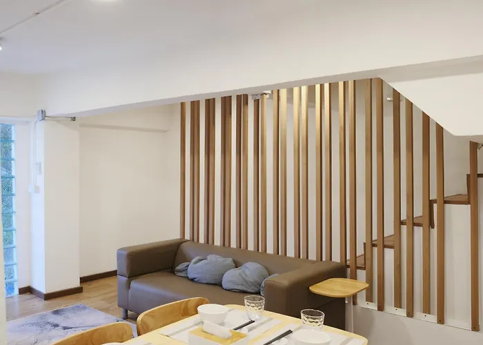 Secret House In China Town 2br. Rare Find
