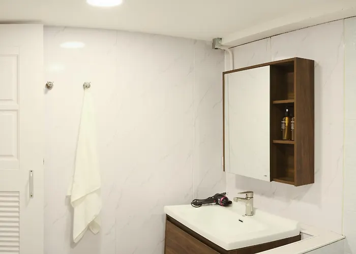 Secret House In China Town 2br. Rare Find *