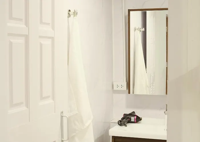 Secret House In China Town 2br. Rare Find 펜션 *