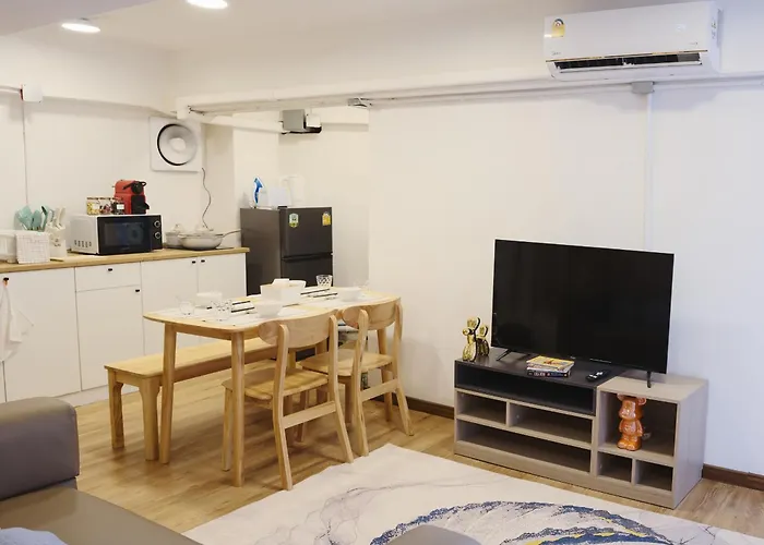 Secret House In China Town 2br. Rare Find 펜션 *