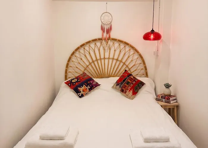 Secret House In China Town 2br. Rare Find بيت للعطل